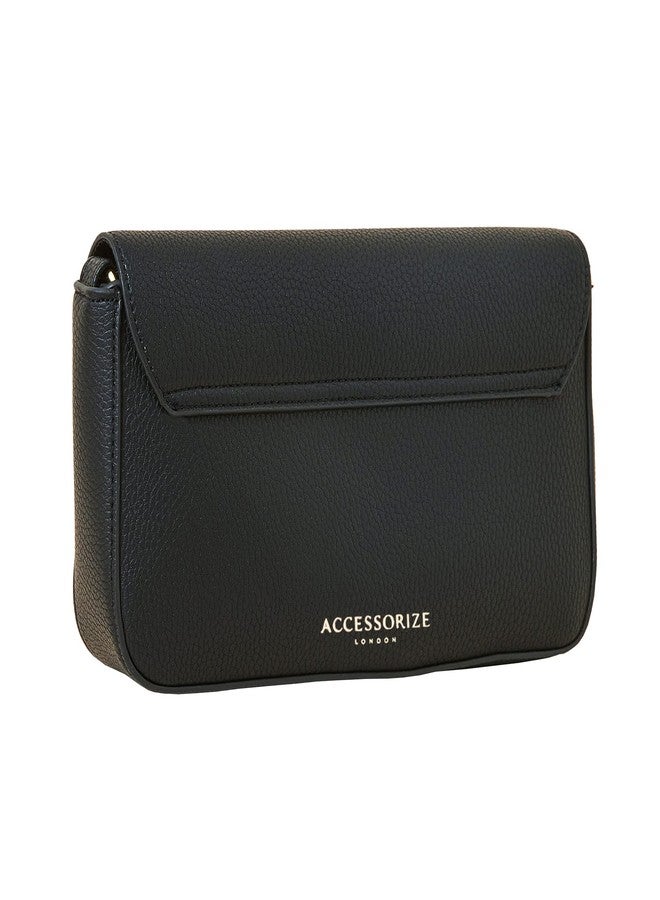 أكسيسورايز حقيبة كتف نسائية من الجلد الصناعي الأسود من أكسسورايز لندن مزينة بتعليقة على شكل ظرف - Image 3